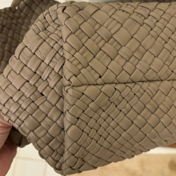 Falor Made in Italy Leather Woven Bag in Neutral Taupe Color. - Picture 12 of 17